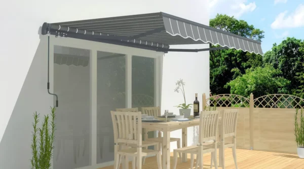 aranzacja_markizy_classic_500x300_w_ogrodzie__3935 Markiza tarasowa Gutroof Classic 500 × 300 cm Grey/White