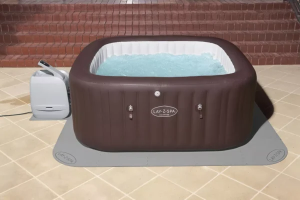 arrangement_of_underlay_for_jacuzzi_879b Podkład pod jacuzzi Bestway Lay-Z-Spa 196 × 196 cm