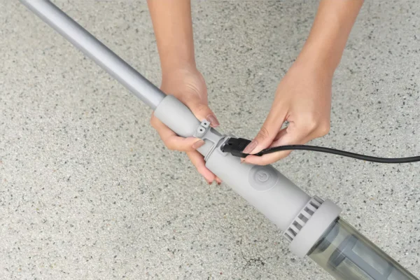 connection_for_charging_the_vacuum_cleaner_1ce5 Odkurzacz bezprzewodowy do basenu i spa Bestway 60327