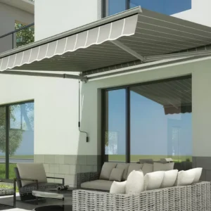 markiza_zawieszona_nad_zestawem_mebli_ogrodowych_a338 Markiza tarasowa Gutroof Classic 300 × 250 cm Grey/White