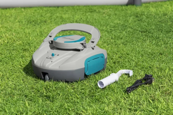 robot_sprzatajacy_do_basenow_aqua_tronix_na_trawie_z_akcesoriami_a735 Odkurzacz robot do basenu Bestway AquaTronix G100 bezprzewodowy