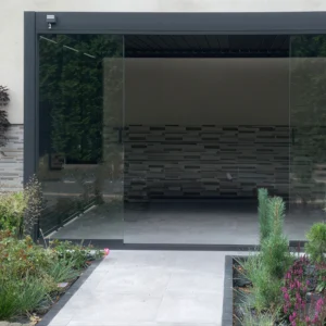 Panel szklany przesuwny do pergoli ELEGANCE/DELUXE/FUSION 3m Anthracite – Gutroof — zdjęcie wariantu 3 Panel szklany przesuwny do pergoli ELEGANCE/DELUXE/FUSION 3m Anthracite – Gutroof — zdjęcie wariantu 3