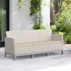 Sofa ogrodowa Scandi Forma 3 pebble grey-soft beige / oat Keter z jasnymi poduszkami na tarasie