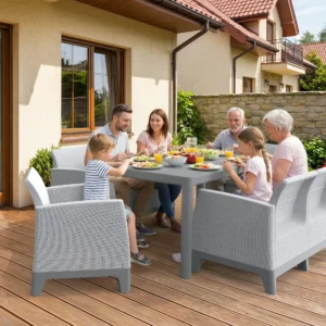 Zestaw mebli ogrodowych SCANDI DINING FIESTA Ash Grey-Storm Grey z rodziną przy stole na tarasie Zestaw mebli ogrodowych SCANDI DINING FIESTA Ash Grey-Storm Grey z rodziną przy stole na tarasie