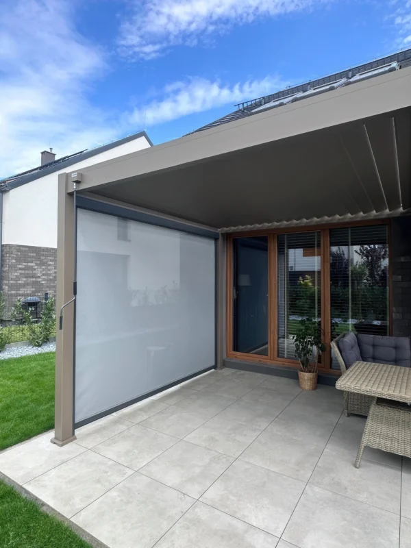 Roleta opuszczana do pergoli ELEGANCE/DELUXE/FUSION 3.6 m Anthracite – Gutroof — zdjęcie wariantu 4 Roleta opuszczana do pergoli ELEGANCE/DELUXE/FUSION 3.6 m Anthracite – Gutroof — zdjęcie wariantu 4