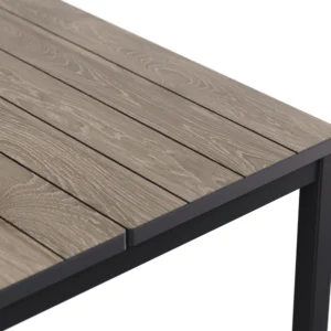 Zbliżenie na blat stołu ogrodowego Deco Porto Nova 160 z wykończeniem typu walnut oraz czarnymi elementami konstrukcyjnymi