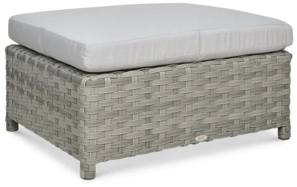 Pufa modułowa z technorattanu w odcieniu modern grey; ujęcie z boku, widoczna gruba jasnoszara poduszka i elegancka plecionka. Pufa modułowa z technorattanu w odcieniu modern grey; ujęcie z boku, widoczna gruba jasnoszara poduszka i elegancka plecionka.