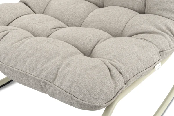 Zdjęcie przedstawiające materiał siedziska fotela bujanego Agava Light Beige z bliska