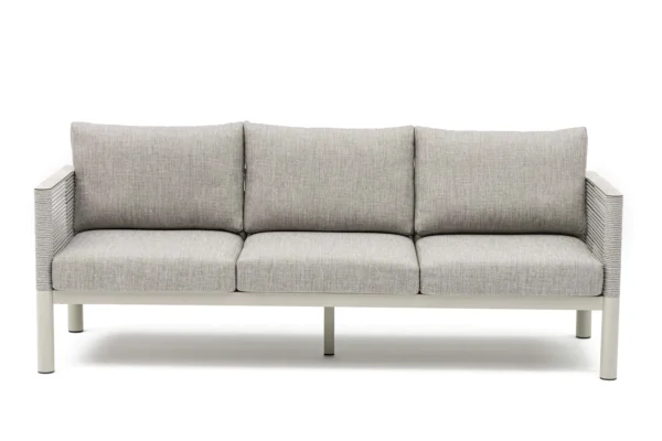 Trzyosobowa sofa z zestawu mebli ogrodowych Geneva Premium Melange Grey w kolorze szarym z podłokietnikami wykończonymi liną Trzyosobowa sofa z zestawu mebli ogrodowych Geneva Premium Melange Grey w kolorze szarym z podłokietnikami wykończonymi liną