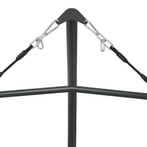 Zbliżenie na czarny metalowy stelaż i system zawieszenia fotela wiszącego ORINOKO Grey Bjørkka Zbliżenie na czarny metalowy stelaż i system zawieszenia fotela wiszącego ORINOKO Grey Bjørkka