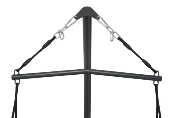 Zbliżenie na czarny metalowy stelaż i system zawieszenia fotela wiszącego ORINOKO Grey Bjørkka Zbliżenie na czarny metalowy stelaż i system zawieszenia fotela wiszącego ORINOKO Grey Bjørkka