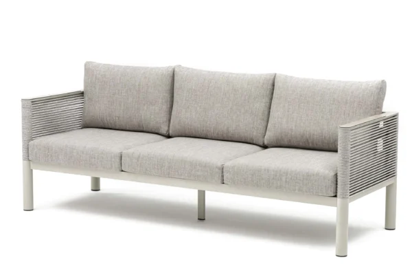 Trzyosobowa sofa ogrodowa GENEVA PREMIUM Melange Grey z jasnoszarymi poduszkami i wykończeniem z plecionej liny Trzyosobowa sofa ogrodowa GENEVA PREMIUM Melange Grey z jasnoszarymi poduszkami i wykończeniem z plecionej liny