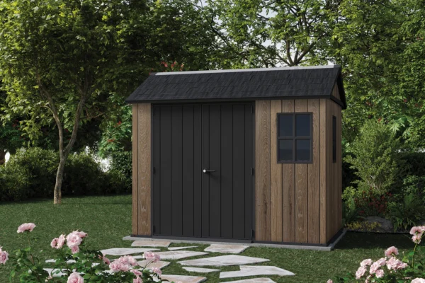 Domek narzędziowy Keter DECO APEX 759/975 w kolorze orzechowym z czarnymi drzwiami i oknem Domek narzędziowy Keter DECO APEX 759/975 w kolorze orzechowym z czarnymi drzwiami i oknem