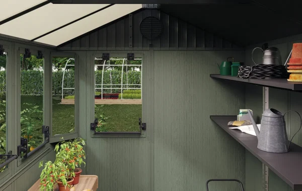 Wnętrze domku z szklarnią potting shed 6x8