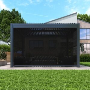 Pergola Luxe z opuszczoną roletą boczną sprzedawaną osobno